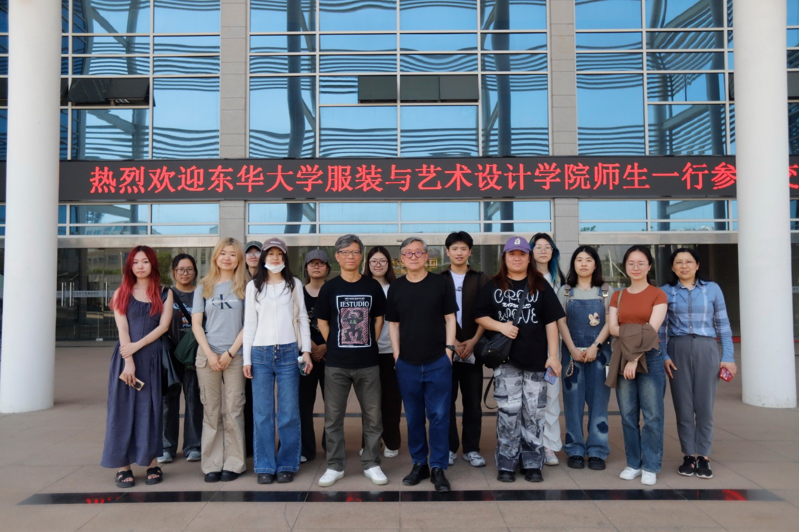 1合照官網.jpg
